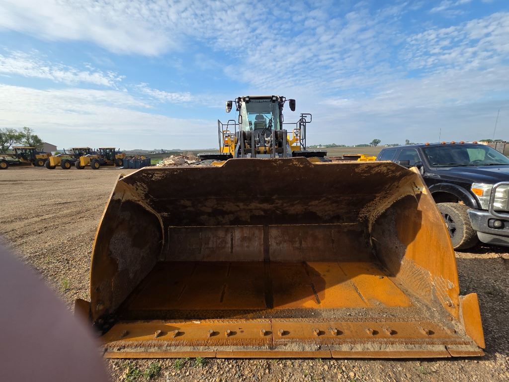 2022 John Deere 844L - Photo 2