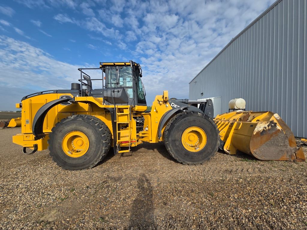 2022 John Deere 844L - Photo 3