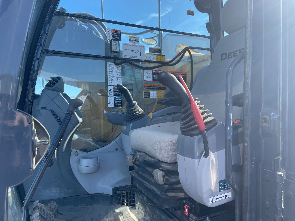 2022 John Deere 245G - Photo 5